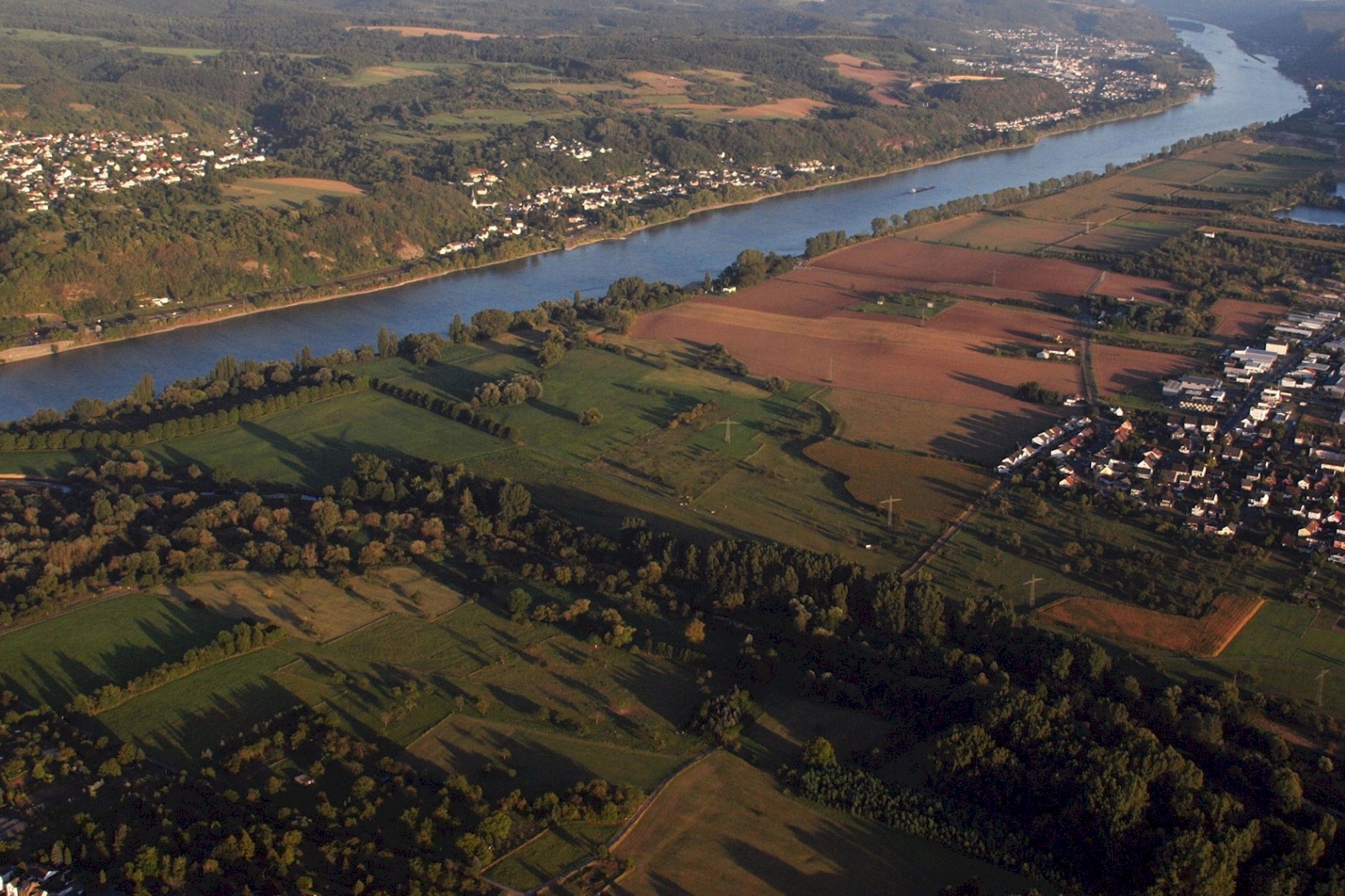Luftbild Goldene Meile südlich von Remagen